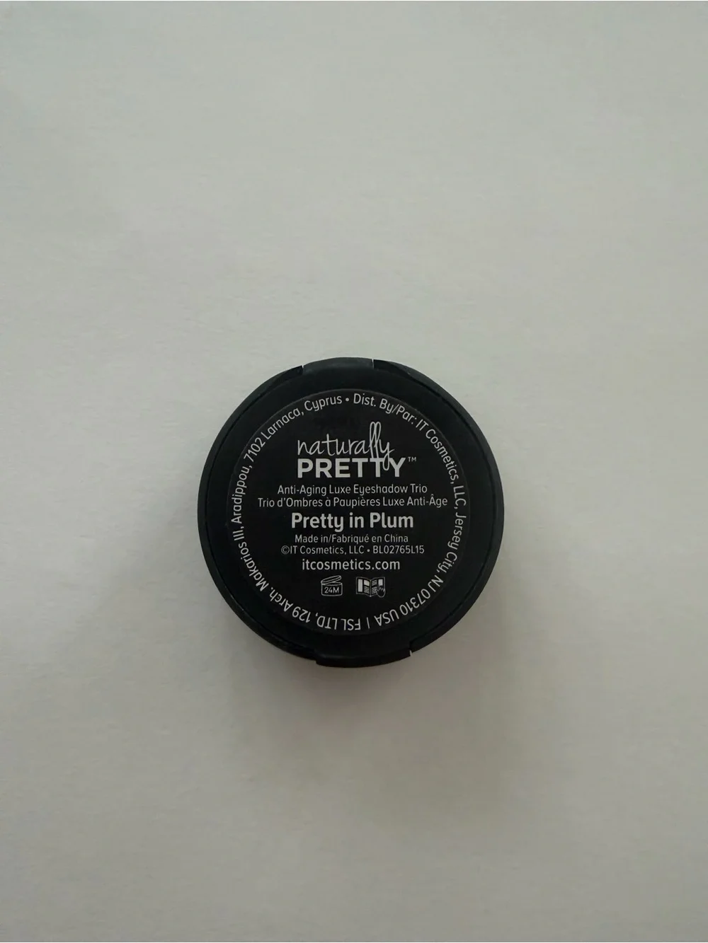 It Cosmetics Pretty in Plum Trio Eyeshadow Palette - Plum Shades EUC